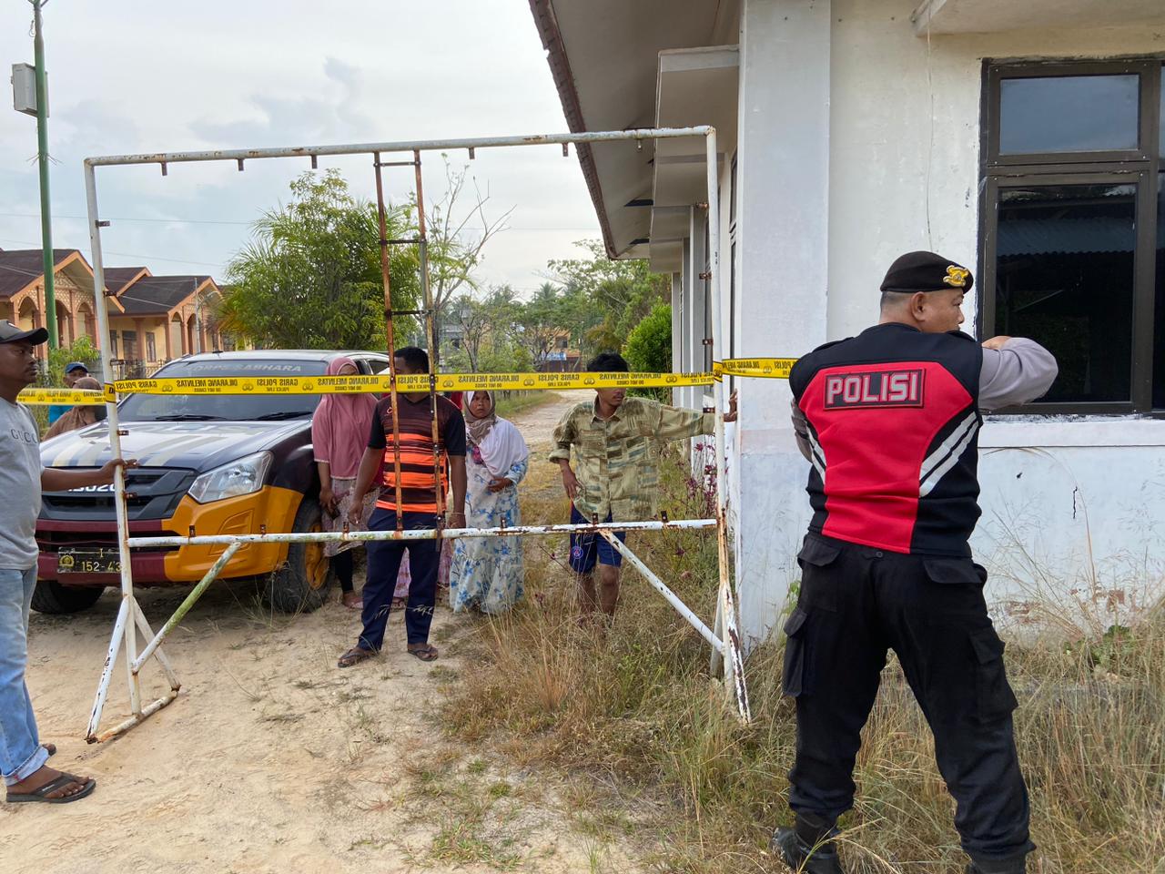 Penemuan Mayat Tergantung di Area Pemerintah Aceh Timur di Evakuasi