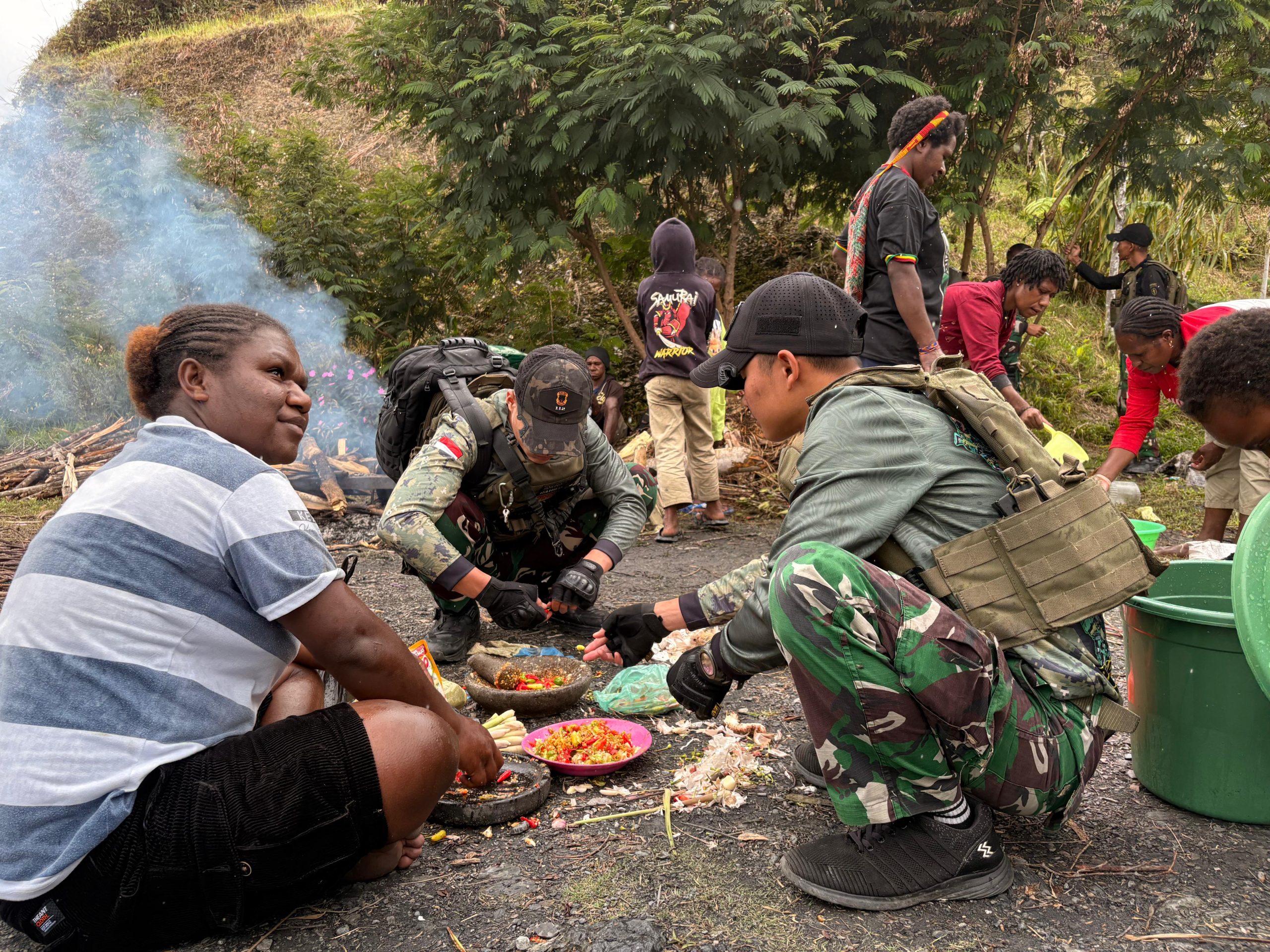 Satgas Yonif 112/DJ Hadir Sebagai Keluarga Bagi Warga Puncak Jaya