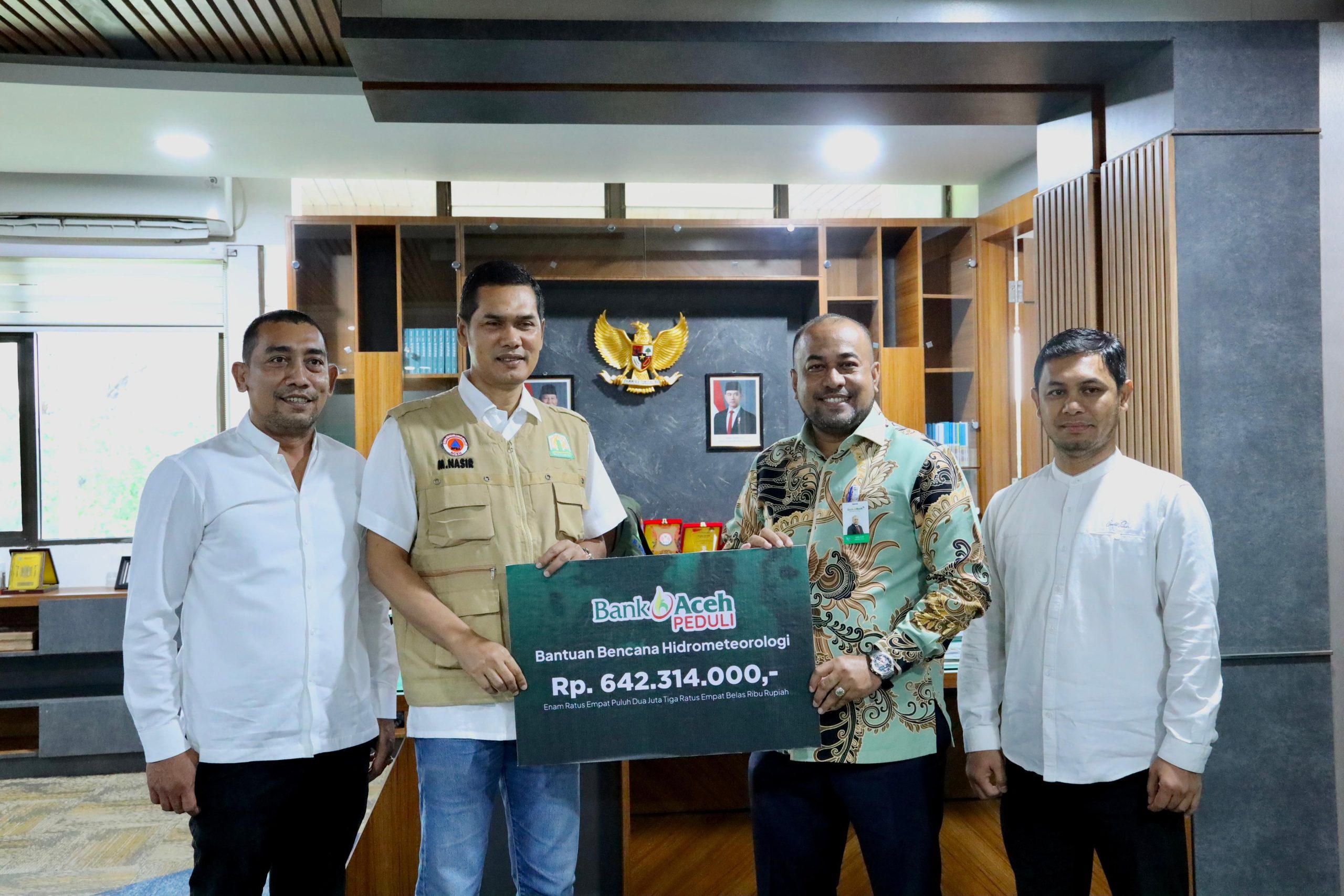 Bank Aceh Salurkan Bantuan “Bank Aceh Peduli” untuk Penanganan Bencana di Aceh