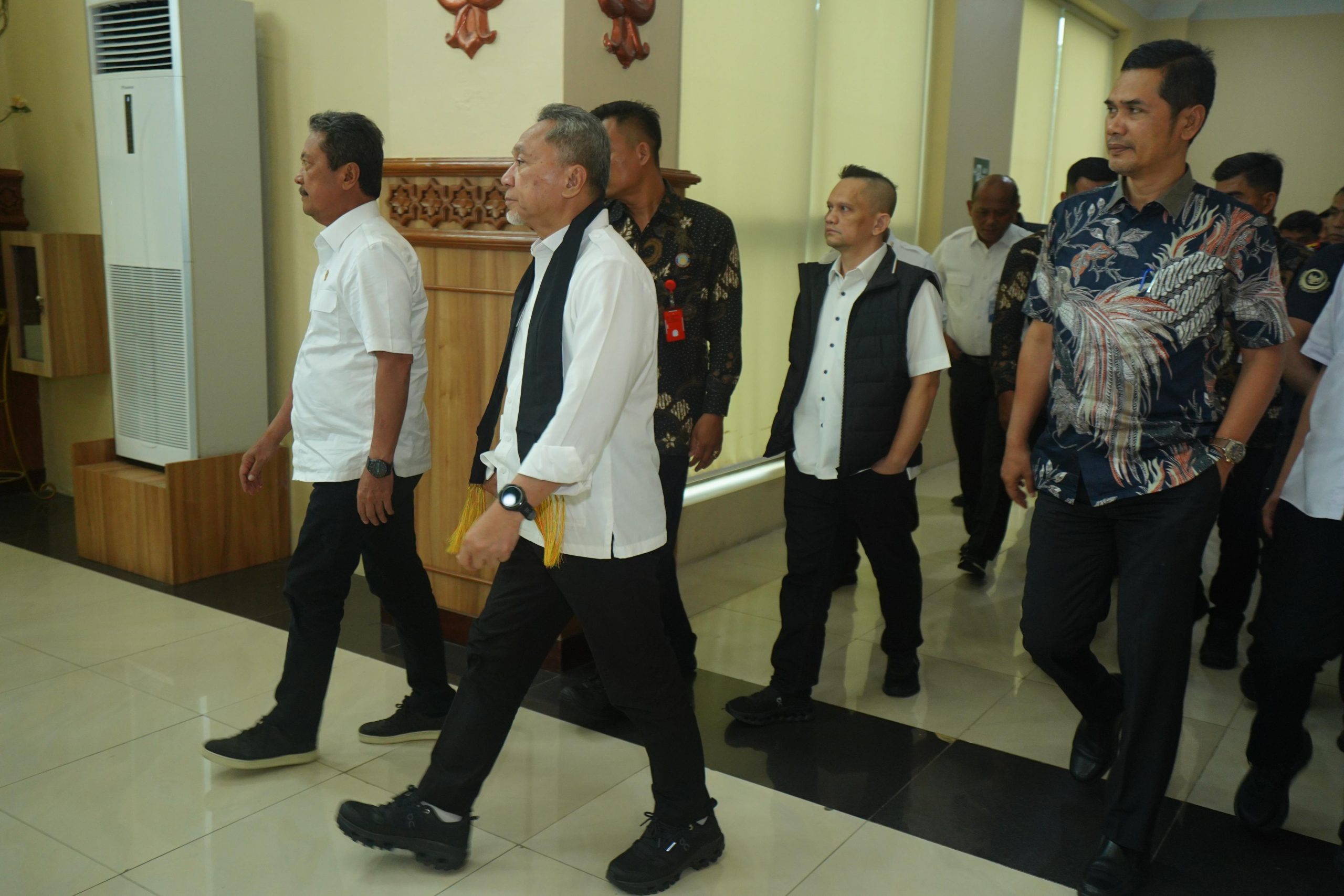 Sekda Aceh Sambut Menko Pangan dan Dua Menteri di Bandara SIM‎