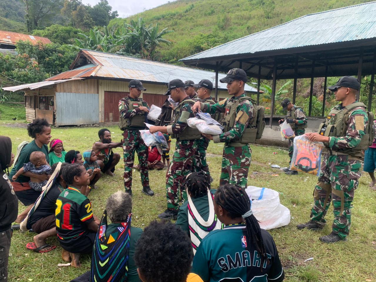 Berbagi Rasa Syukur di Awal Tahun, Satgas Yonif 112/DJ Tebar kebahagiaan di Puncak Jaya
