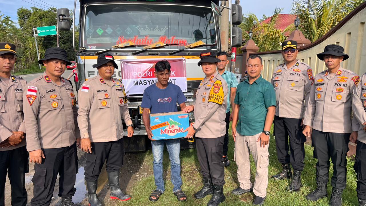 Kapolres Pidie Jaya Kerahkan Satu Unit Ekskavator untuk Percepat Pemulihan Pasca Bencana