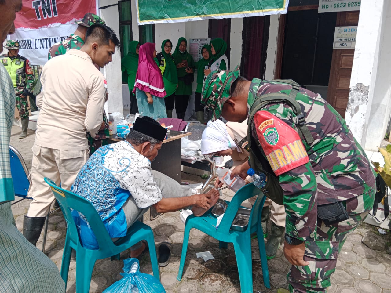 Koramil 01/Bandar Salurkan Bantuan dan Pulihkan Semangat Warga Terdampak Bencana di Bener Meriah