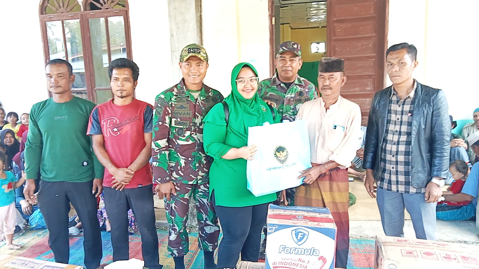 Prajurit TNI, Persit dan Relawan beri layanan medis dan bantuan ke Desa Rerebe, Gayo Lues