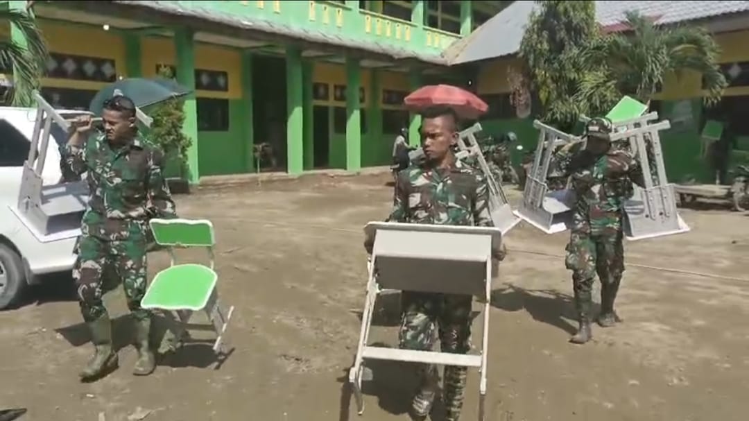 Tertimbun lumpur pasca banjir Bandang, TNI Pulihkan MIN 2 Pidie Jaya