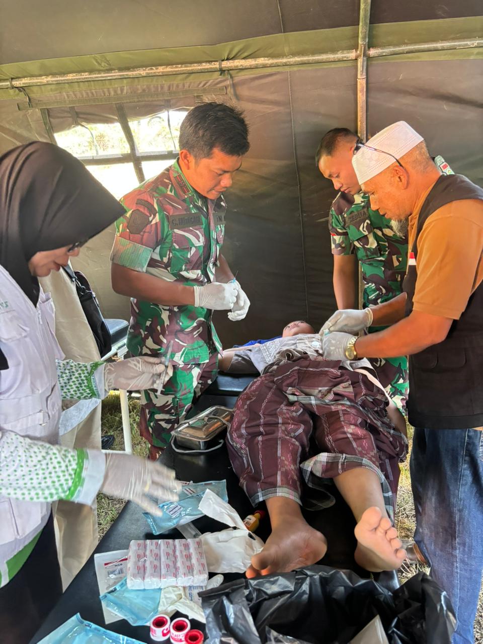 TNI gelar Bhakti Kesehatan korban banjir Bandang di Pameu Aceh Tengah
