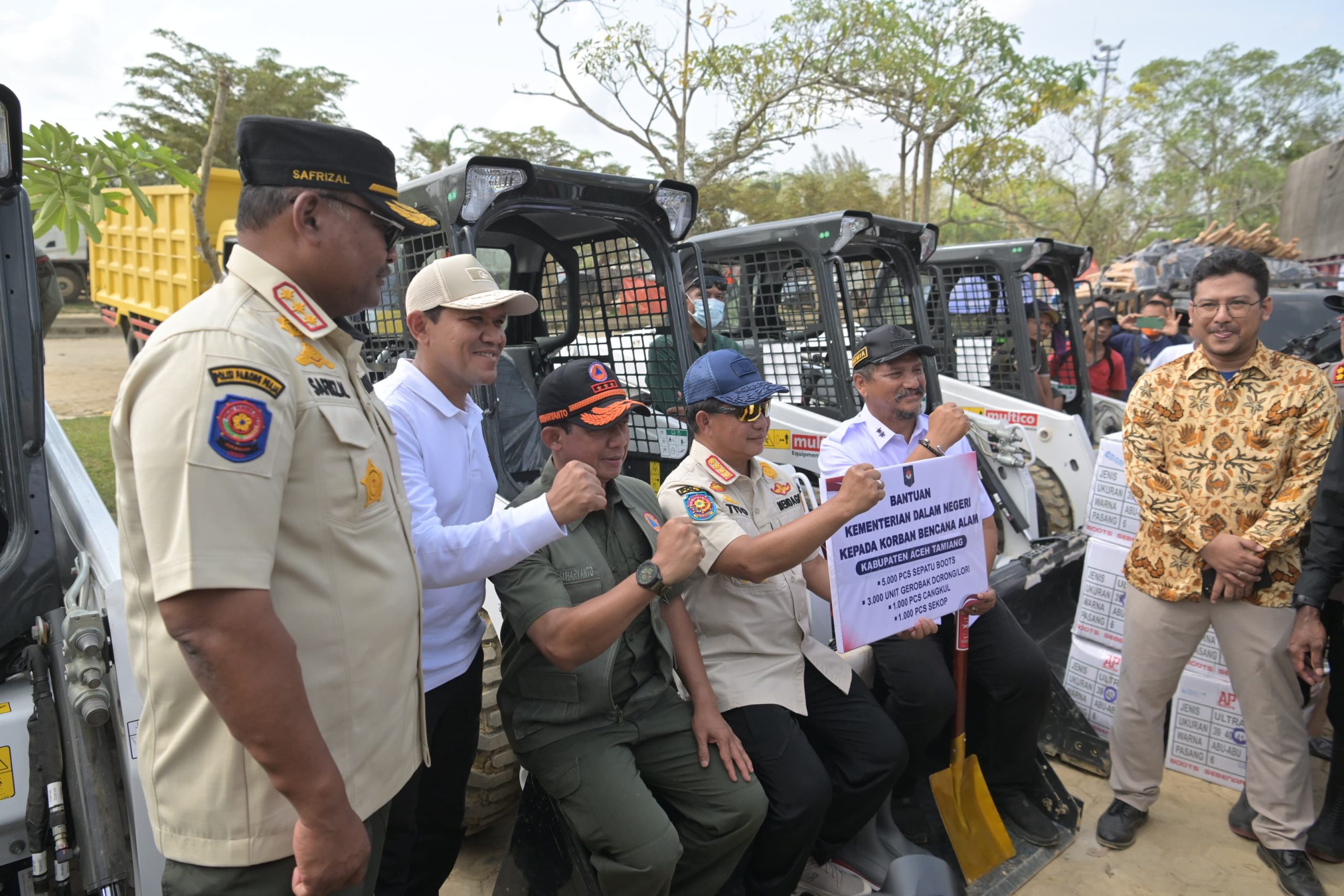 Wagub Aceh Dampingi Mendagri Serahkan Bantuan Presiden di Aceh Tamiang