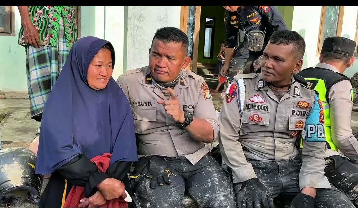 Kapolres Aceh Tengah Terobos Medan Ekstrem, Kembali Salurkan Bantuan ke Kampung Terisolir di Kecamatan Bintang