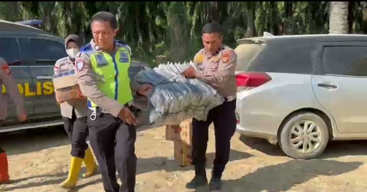 Dari Kepedulian untuk Masa Depan: Polri–Universitas Jambi Bantu Pelajar Aceh Tamiang