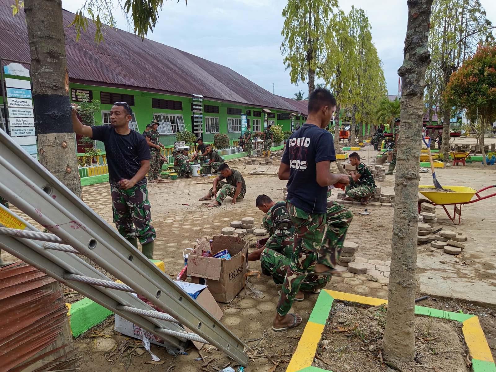 TNI Renovasi SD Negeri 1 Tualang Cut Pascabanjir Bandang
