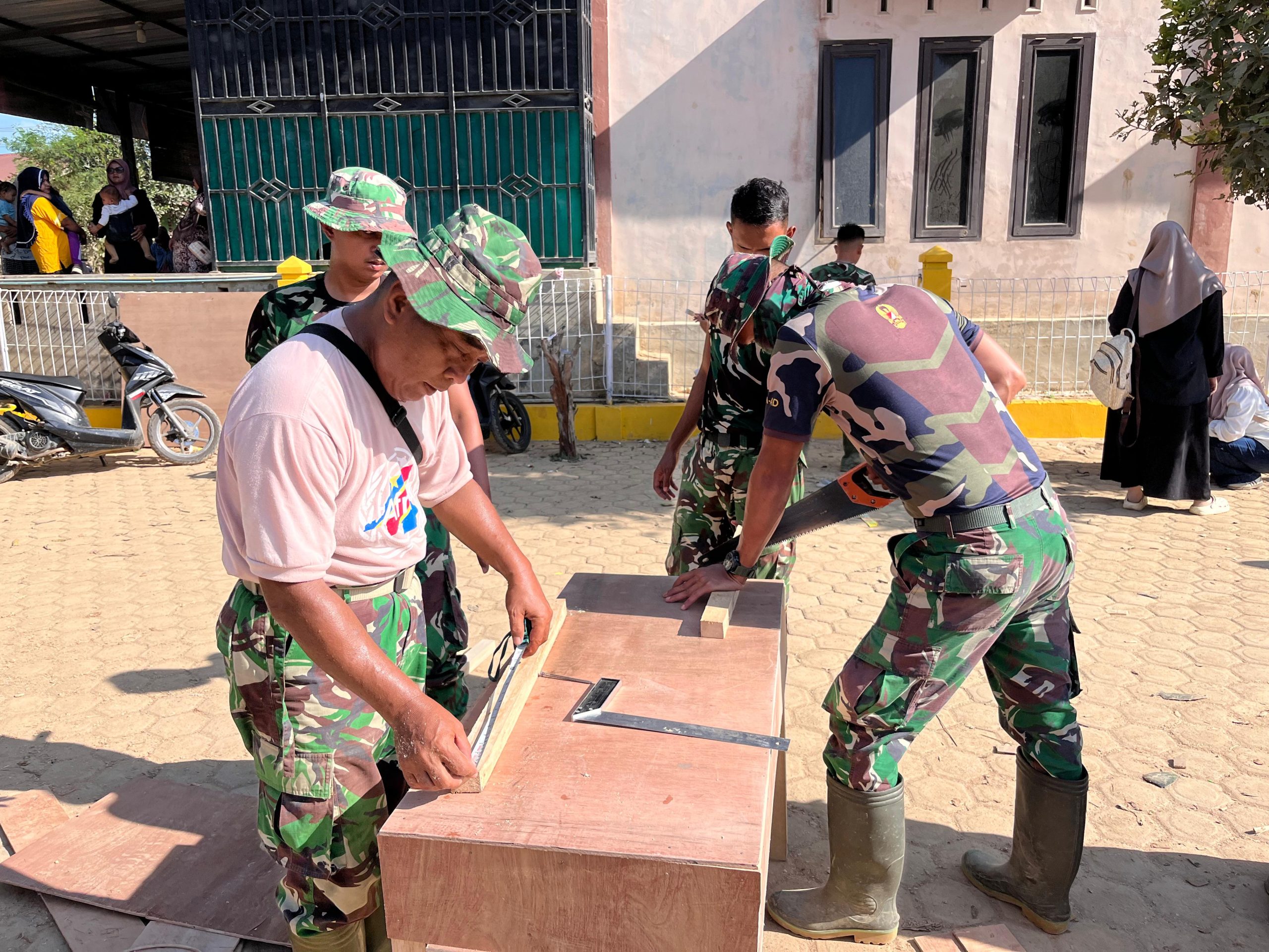 Rusak akibat Banjir Bandang, Yonkav 11/Macan Setia Cakti Renovasi SDN 1 Lhok Medang Ara, Aceh Tamiang
