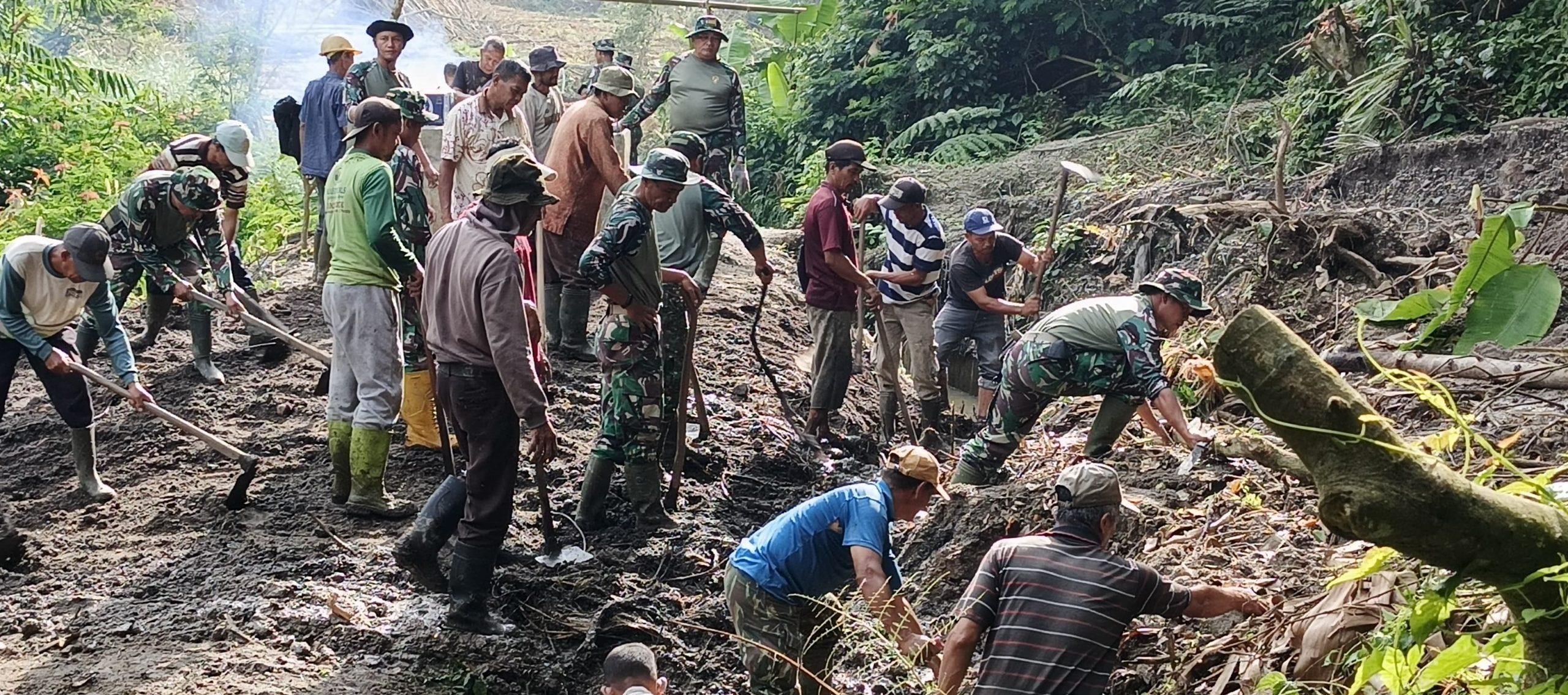 Kebersamaan TNI dan Masyarakat Percepat Pemulihan Pascabencana di Blang Rongka Bener Meriah