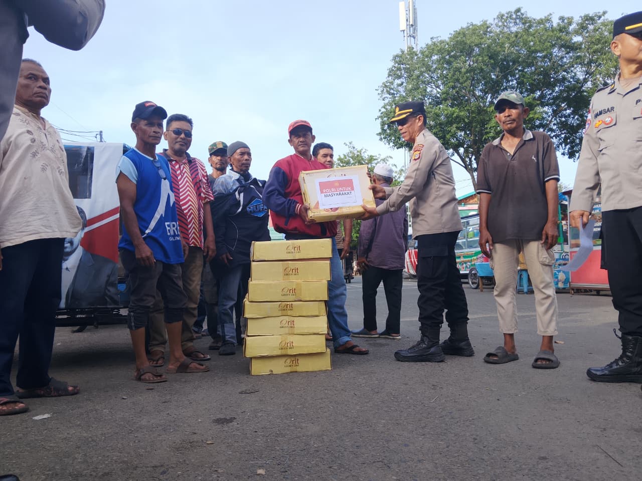 Di Bulan Ramadan 1447 H, Polda Aceh Bagikan 2,7 Ton Kurma Tahap I ke 53 Lokasi di Banda Aceh dan Aceh Besar
