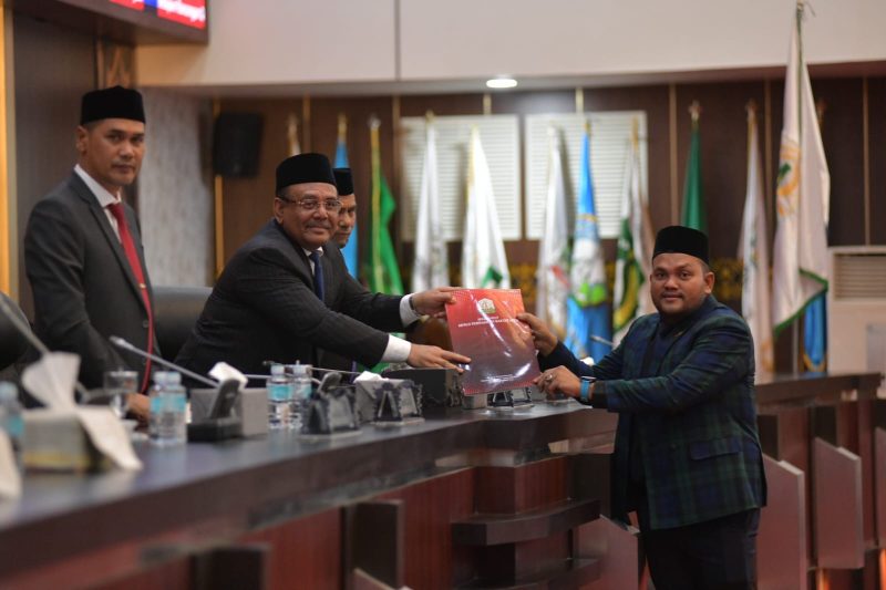 Sekda Aceh Hadiri Paripurna DPRA Penetapan Raqan Usul Inisiatif 2026