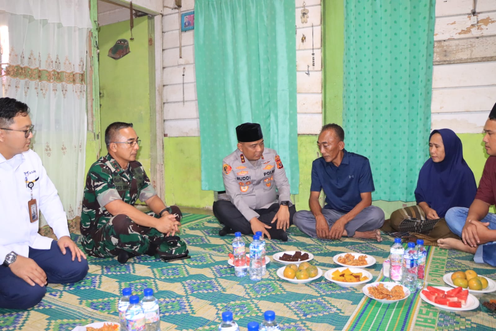Kapolda Aceh dan Pangdam Iskandar Muda Takziah ke Rumah Duka Pratu Galuh Nugraha, Wujud Penghormatan dan Soliditas TNI–Polri