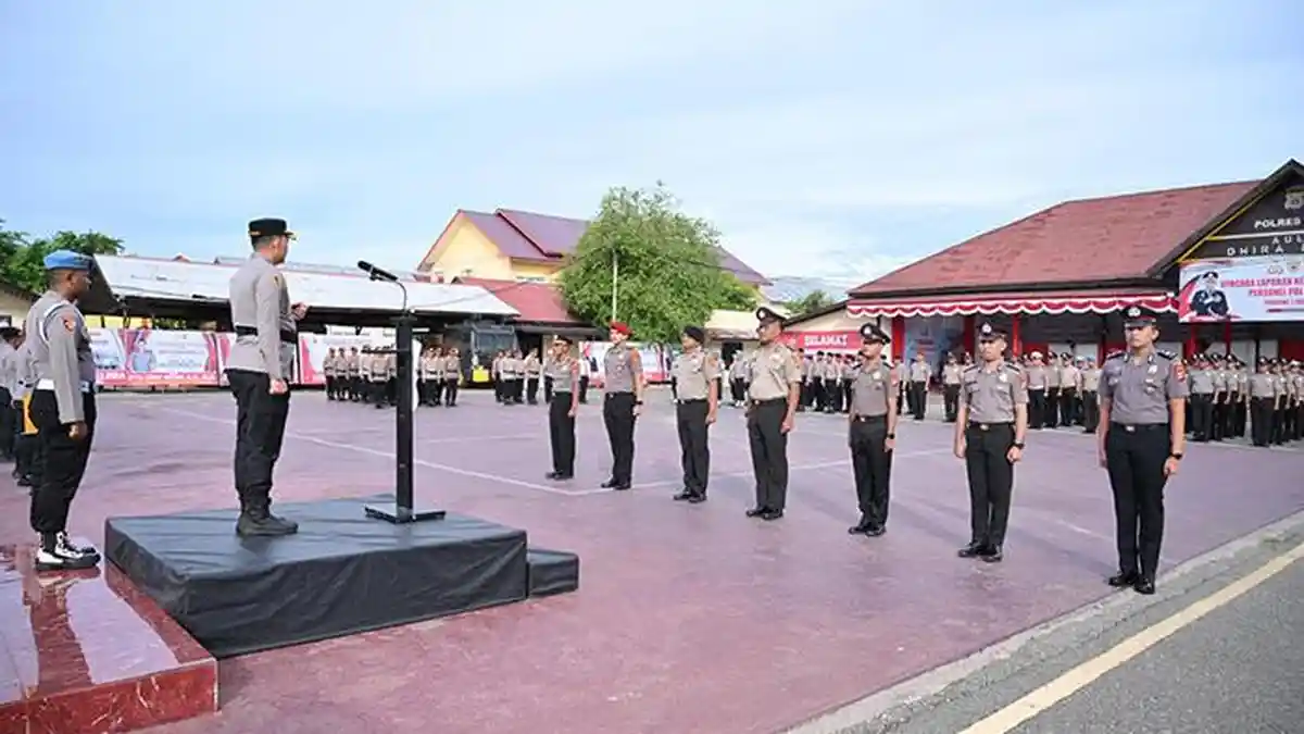 Polres Pidie Gelar Upacara Kenaikan Pangkat, 61 Personel Terima Penghargaan