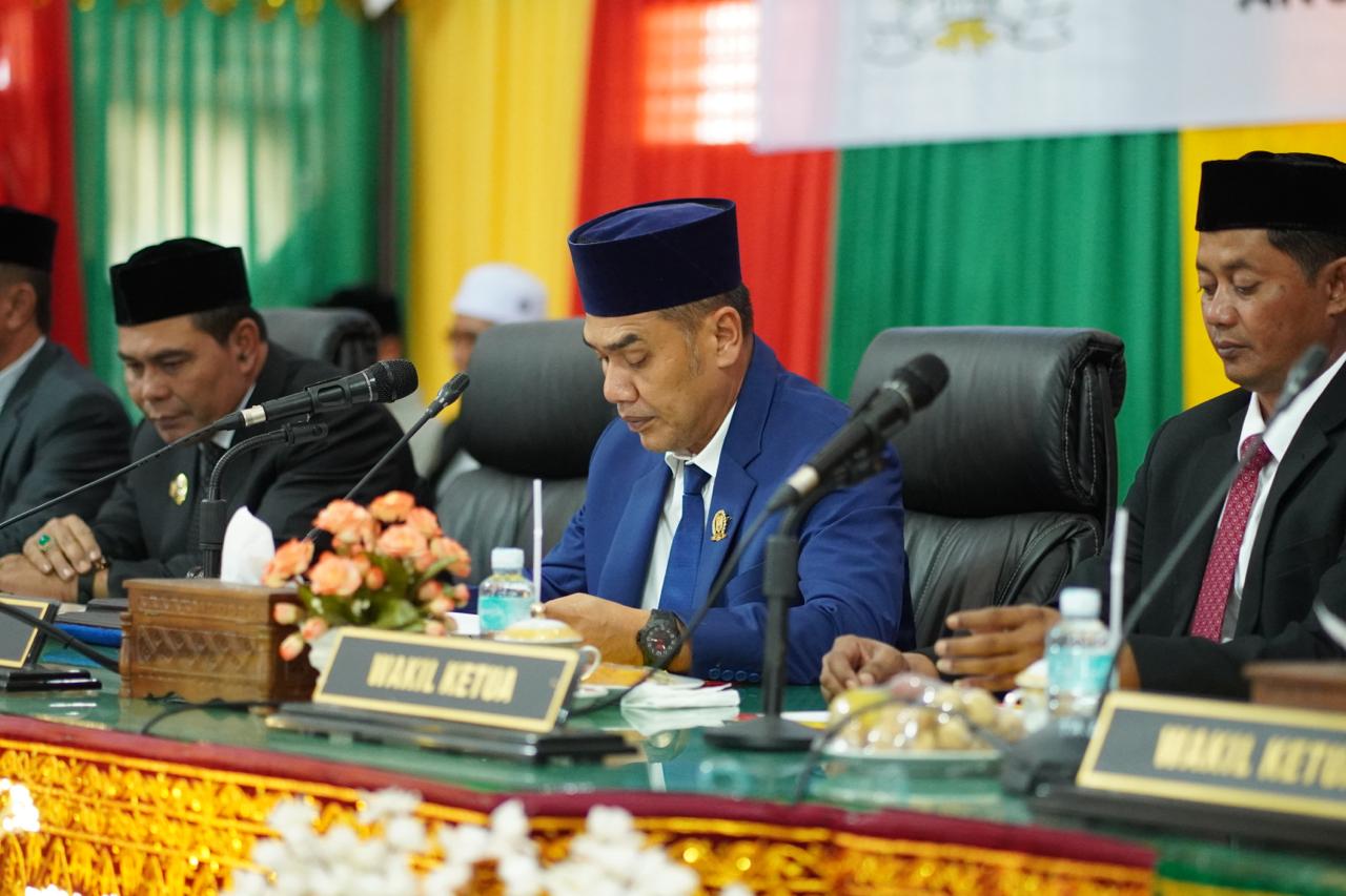 Bupati Aceh Besar Hadiri Pelantikan PAW Anggota DPRK H Abdul Razak
