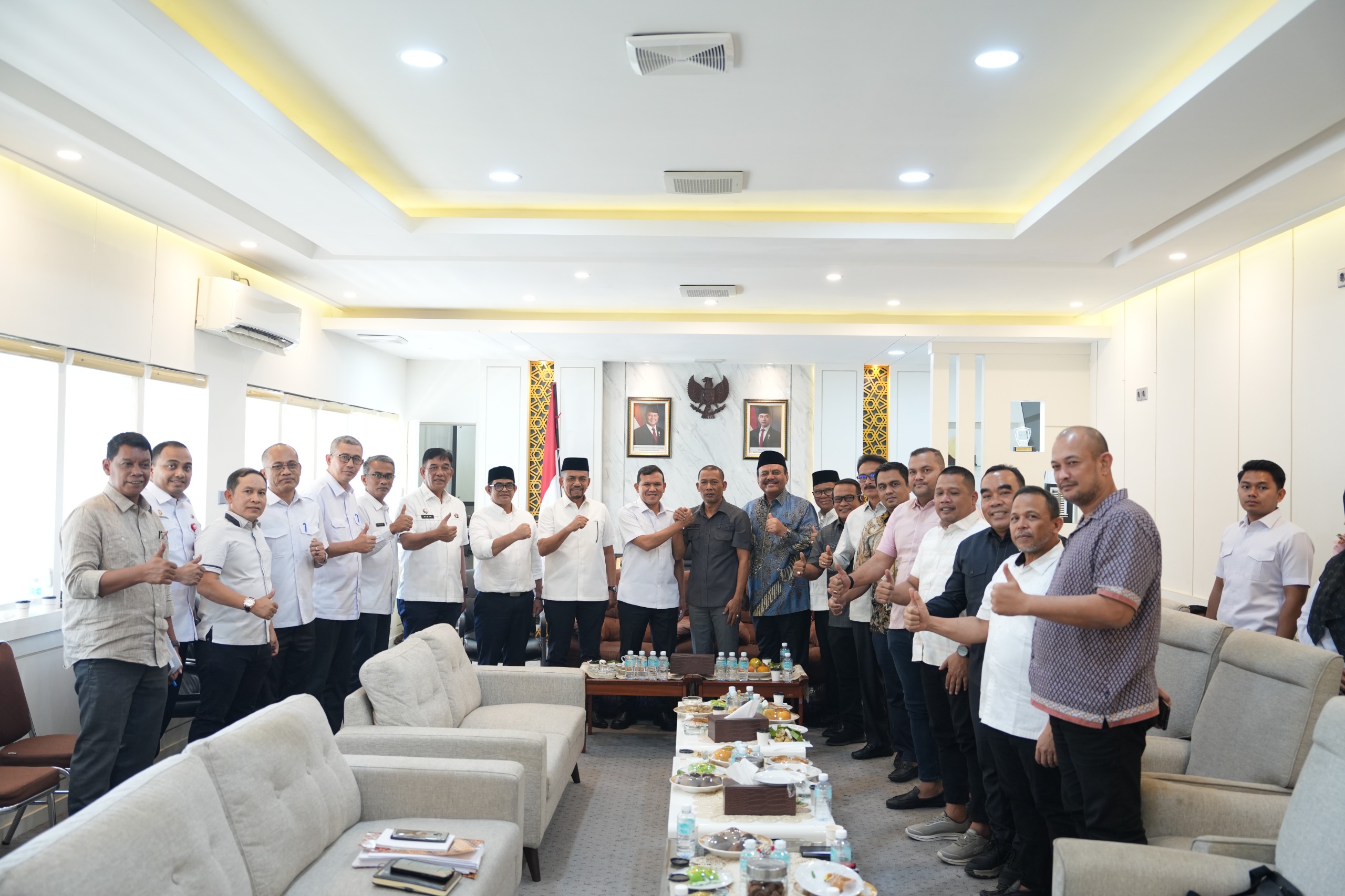 WAGUB ACEH DAN PIMPINAN DPRA BAHAS PERCEPATAN QANUN APBA DAN STABILITAS SOSIAL